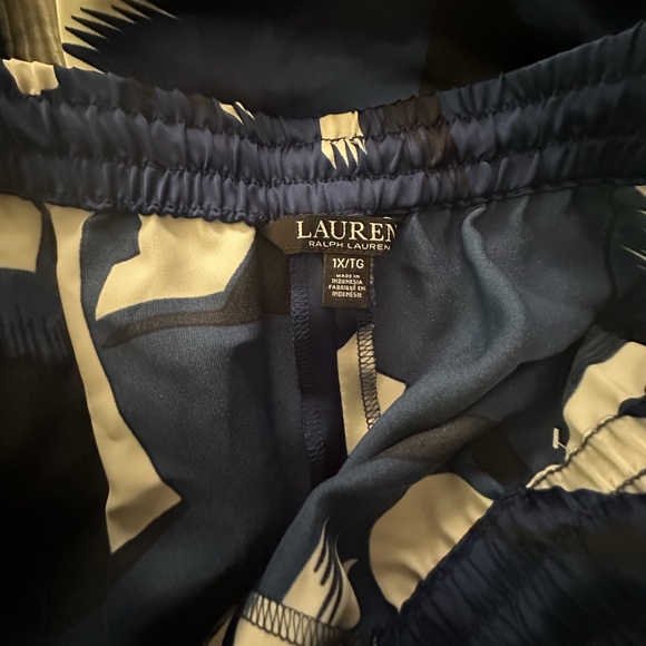Lauren Ralph Lauren, Geometric Print Charmeuse Wide Leg Pants, 1X, NWT - Picture 4 of 5